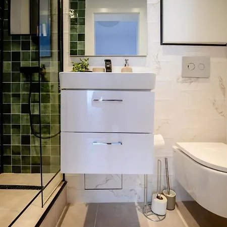 Retreat On Victoriei